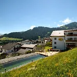 Haus Bernardes * Fiss